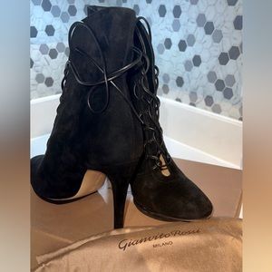 ***LIKE NEW GIANVITO ROSSI JANE LACE-UP SUEDE BOOTS.